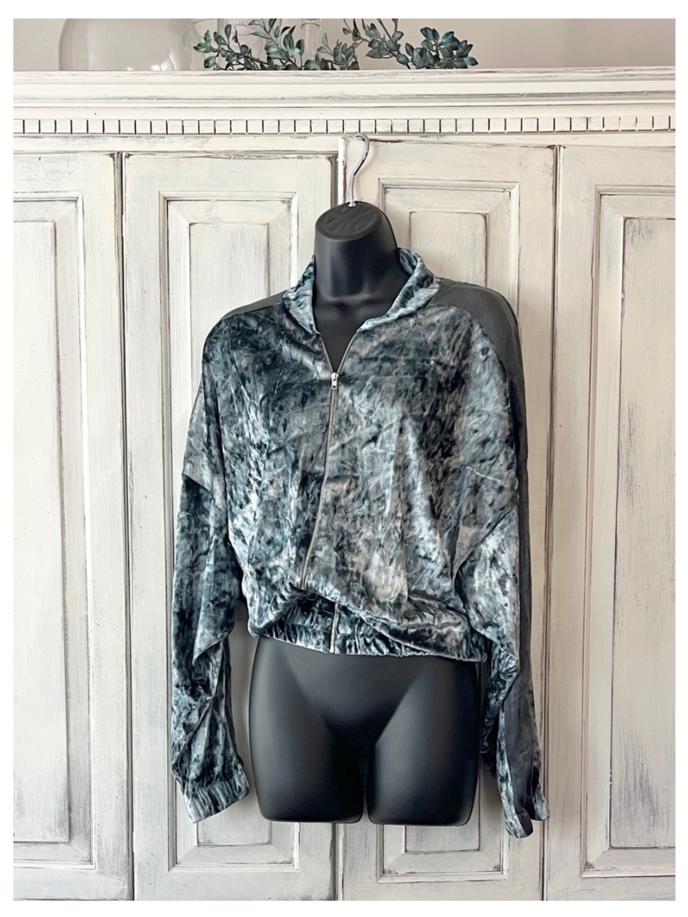 NWT MILLIBON USA Crushed Velvet Zip-Up Bomber Jacket-Charcoal/Slate Blue SMALL